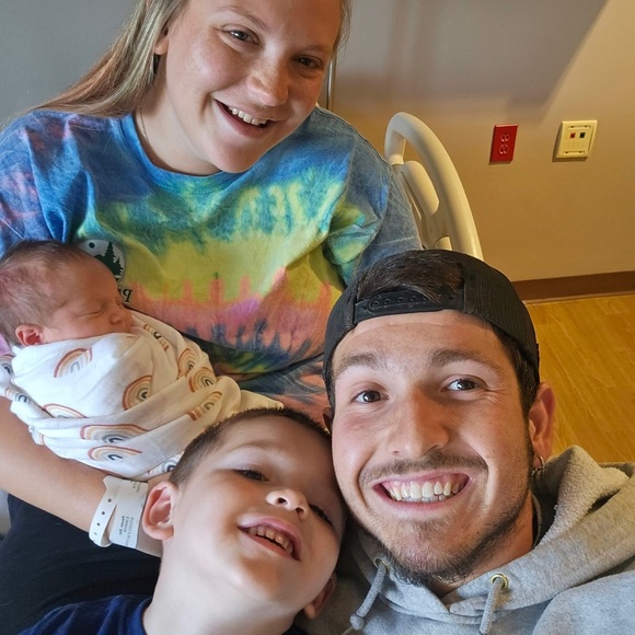 Meet your Posher, Bekah - Picture 1 of 2